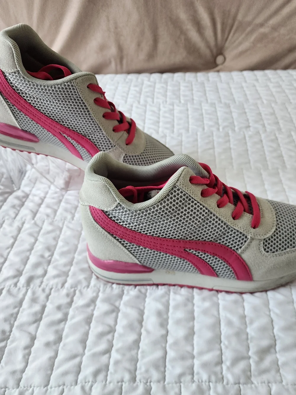 Women’s Gray & Pink Wedge Sneakers Hidden Heel Shoes SIZE 8